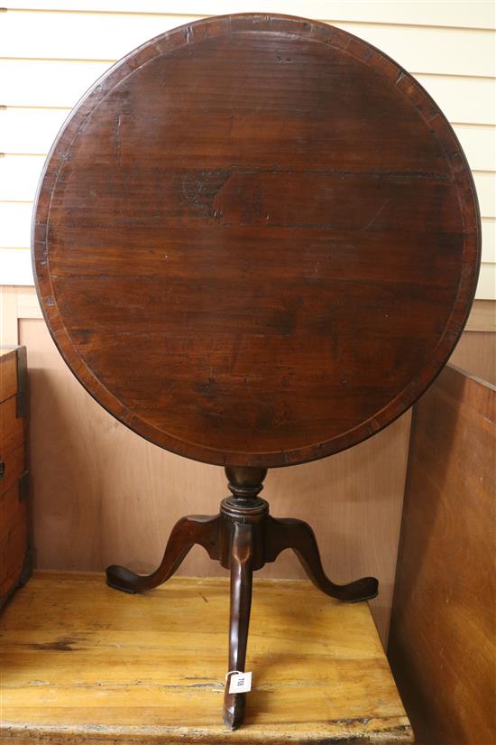 A George III mahogany circular tilt top tea table W.76cm